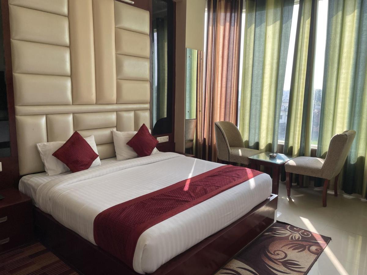 Sumedha G Village Resort And Spa Raiwala Eksteriør billede