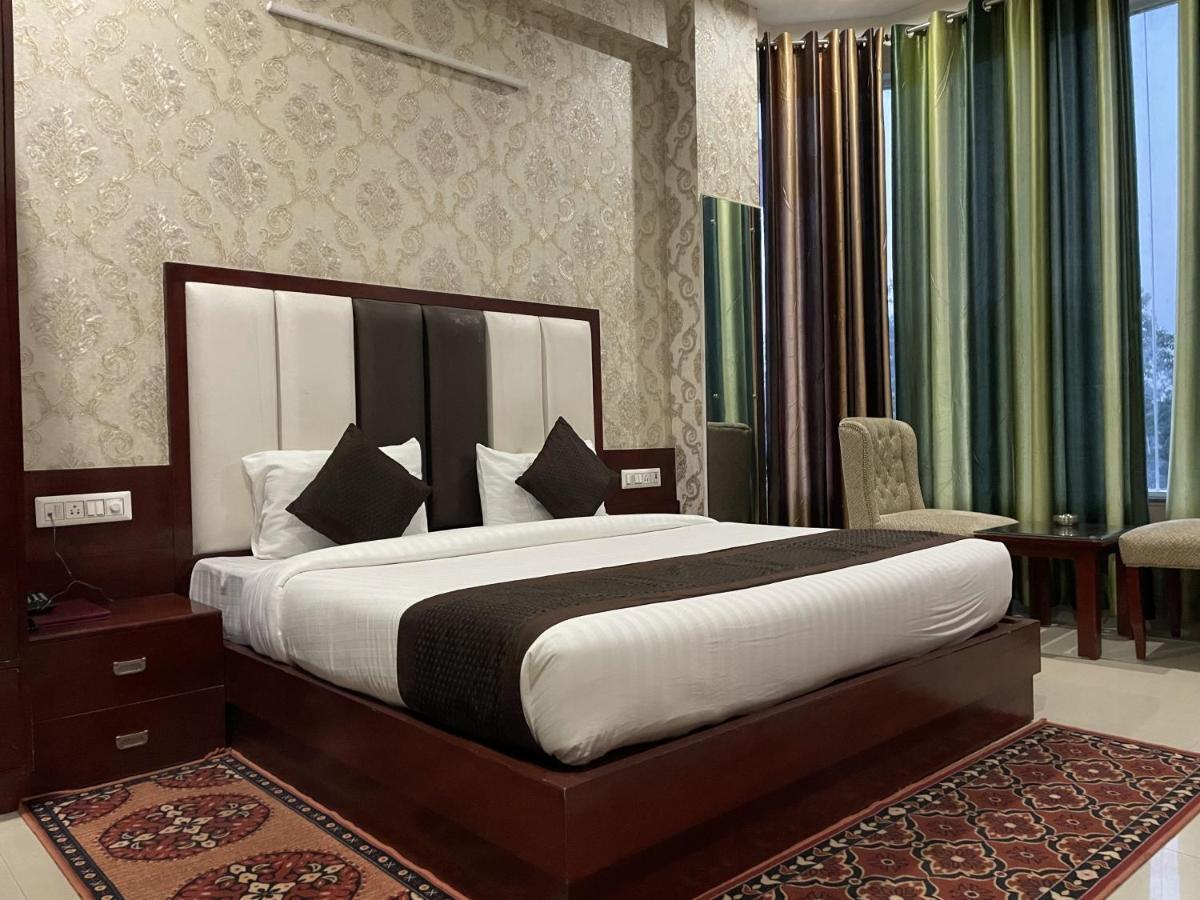 Sumedha G Village Resort And Spa Raiwala Eksteriør billede